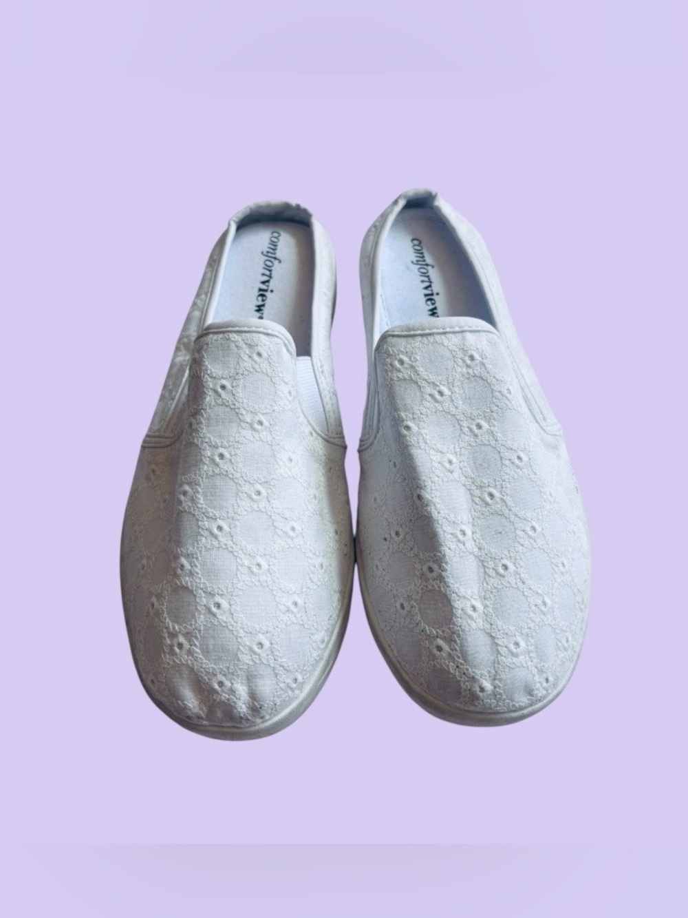 Comfortview Women's White Eyelets Slip-On Moccasins. Size 7.5WW
